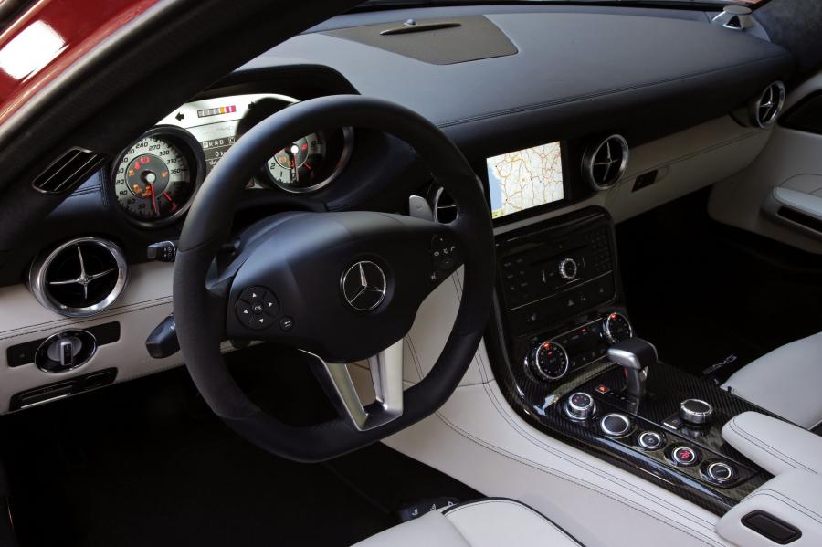  Mercedes-Benz SLS AMG 2010 года  (фото 158 из 526)
